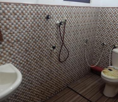 Addalachchenai House | Cozy Beach Guest House Addalaichenai with Ocean View Amenities
