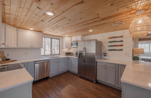 Innsbrook Ski Chalet | Unforgettable Beach Haus Chalet with Spa & Ocean Views