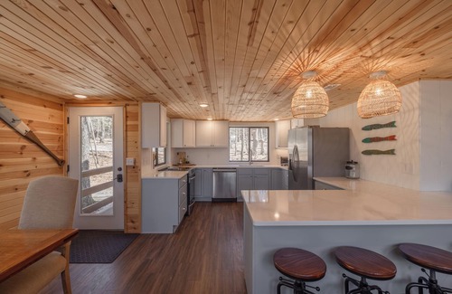 Innsbrook Ski Chalet | Unforgettable Beach Haus Chalet with Spa & Ocean Views