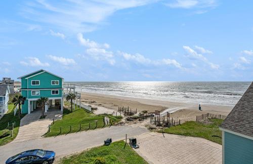 Pirates Beach House | Beach Haus: Family-Friendly Retreat by the Ocean
