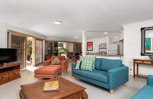 Byron Bay Apartment | Cozy Ground Floor Apartment with Ocean View by Clarkes Beach