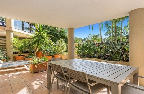 Byron Bay Apartment | Cozy Ground Floor Apartment with Ocean View by Clarkes Beach