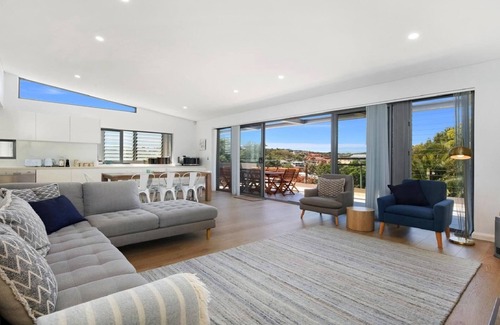 Terrigal Apartment | BEACH HAVEN | Exceptional Oceanfront Retreat with WIFI