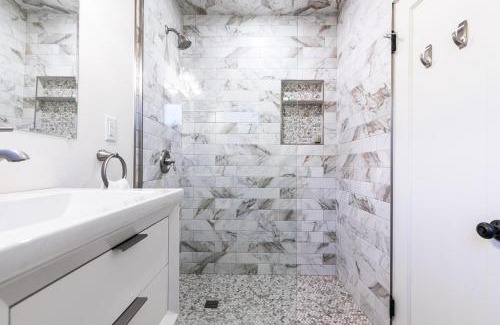 Kings Beach House | Beach Haven Lakefront: Oceanview Retreat with Private Beach