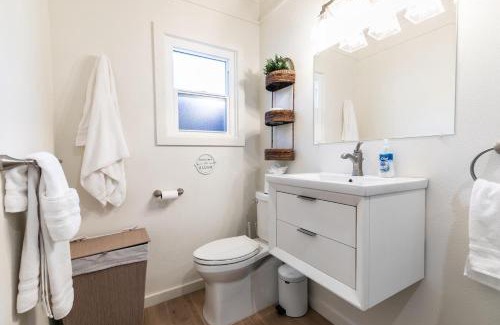 Kings Beach House | Beach Haven Lakefront: Oceanview Retreat with Private Beach