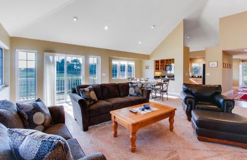 Bandon House | Serene Beach Hideaway with Family-Friendly Amenities