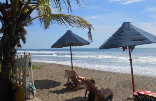 Las Penitas House | Discover Beach Hostal Oasis: Oceanfront & Pet Friendly Stay