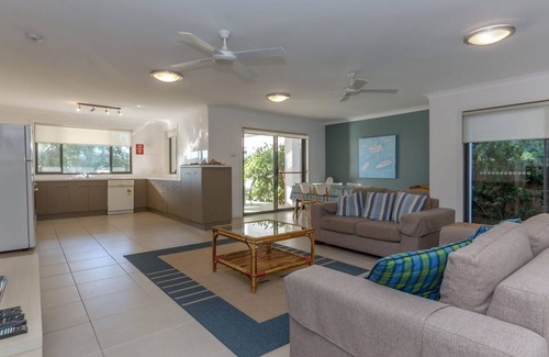 Fingal Bay House | Relaxing Beach House at Fingal Bay with Oceanfront Views
