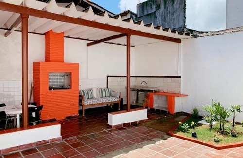 Jardim Centenario House | Beach House 1: Relaxing Stay Steps from Guarujá’s Shore