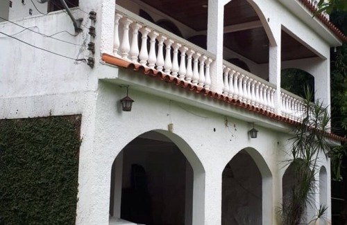 Sahy House | Cozy Beach House with 2 Bedrooms and Family-Friendly Amenities