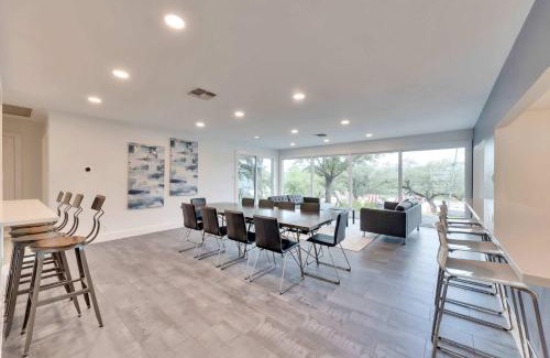 Kingsland House | Beach House 2 on Lake LBJ - Sleeps 24