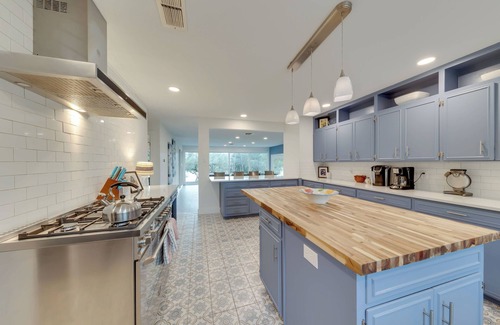 Kingsland House | Beach House 2: Pet-Friendly Retreat with Oceanfront Views