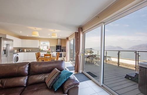 Kentallen Cottage | Beach House 2 with Hot Tub - Perfect for Family Getaways