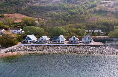 Kentallen Cottage | Beach House 2 with Hot Tub - Perfect for Family Getaways