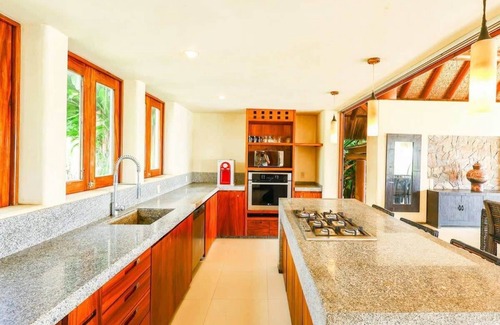 Petacalco House | Ixtapa Oasis | Family House with Beachfront Access
