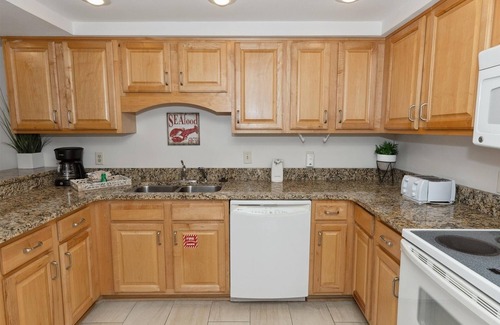 Walton County Condo | Beach House 402d: Oceanfront Condo with Pool & Family Amenities