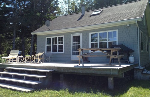 Little Pond Cottage | Oceanfront Beach House at Durell Point - Rated 9.8/10