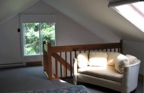 Little Pond Cottage | Oceanfront Beach House at Durell Point - Rated 9.8/10