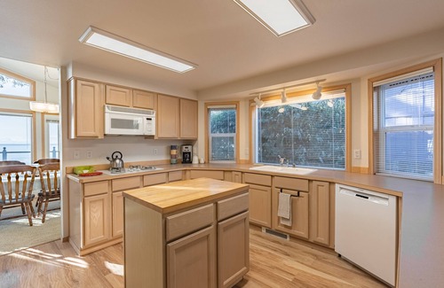 Bellingham House | Ocean View Beach House at Lummi Bay - Rated 10/10