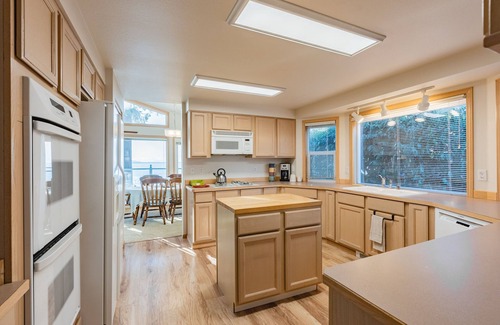 Bellingham House | Ocean View Beach House at Lummi Bay - Rated 10/10