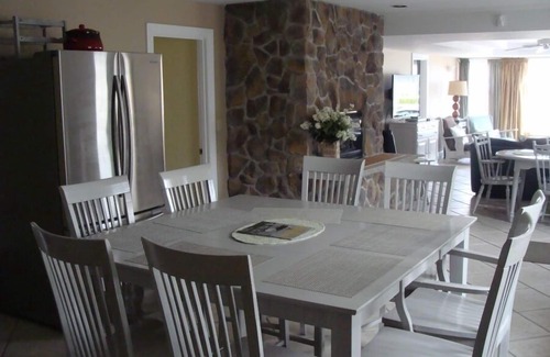 Seabrook House | Beach House at Seabrook Beach: Steps from the Ocean!
