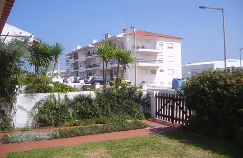 Peniche House | Oceanfront Beach House in Baleal with Pool & Spa