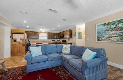 Laurel Hill House | Budget-Friendly Beach House Blue: Pet Friendly & Pool Access