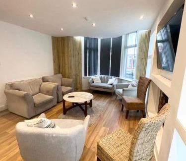 Blackpool Town Center House | Beach House By Sasco: Guest Rated 9.5, Pet Friendly Stay