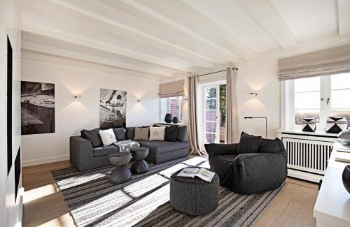 List House | Relax at Beach House: Family-Friendly with Pool & Breakfast