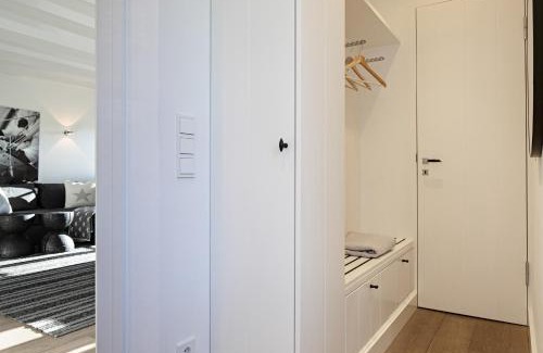List House | Relax at Beach House: Family-Friendly with Pool & Breakfast