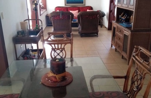 Villa Hermosa House | Cozy Beach House: Perfect for Families and Oceanside Fun