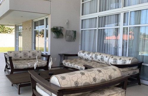 Porto das Dunas House | Oceanfront Beach House Near Park with Pool & Spa Amenities