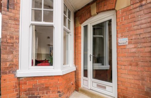 Bridlington House | Beach House: Pet-Friendly Retreat with 9.9/10 Guest Rating