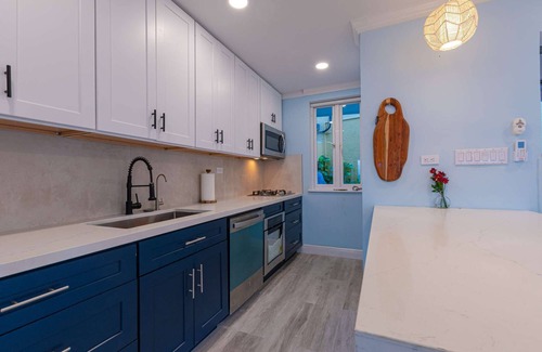 Nassau House | Inviting Beach House at Harbour Mews with Oceanfront Views