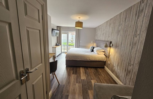 Seahouses Hotel | Beach House Hotel: 4-Star Retreat with Pool & Spa