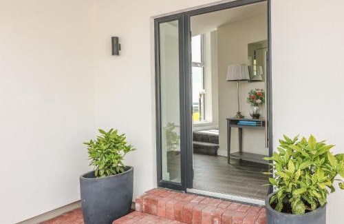 Riverchapel House | Delightful Beach House: 4-Star Family & Pet-Friendly Escape