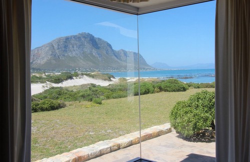 Betty's Bay House | Cozy Beach House Retreat in Betty's Bay with Breakfast