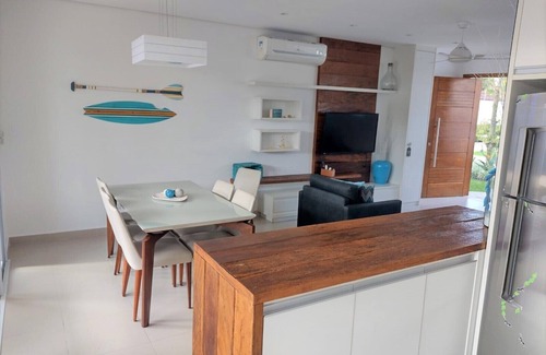 Juquehy House | Beachfront Condo with Pool and Ocean View in Juquehy