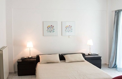 Kiato Villa | Seaside Retreat: Beach House in Kiato with Ocean Views