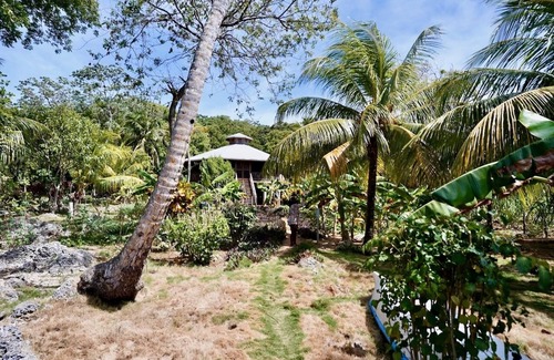 Guanaja House | Family-Friendly Beach House Steps from Channel Bar & Grill