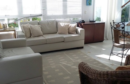 Vista Linda House | Beach house in the high-end condominium Hanga Roa