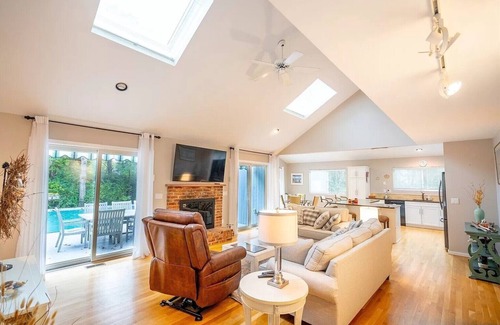 Westhampton House | Beach house in the Hamptons! 4BR, 4BA, heated pool, hot tub, game room.