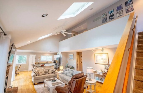 Westhampton House | Beach house in the Hamptons! 4BR, 4BA, heated pool, hot tub, game room.
