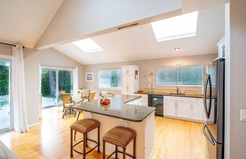 Westhampton House | Beach house in the Hamptons! 4BR, 4BA, heated pool, hot tub, game room.