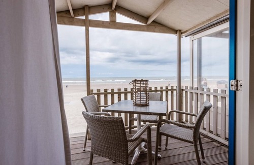 Wijk aan Zee House | Beachfront House with Direct Sea View in Wijk aan Zee