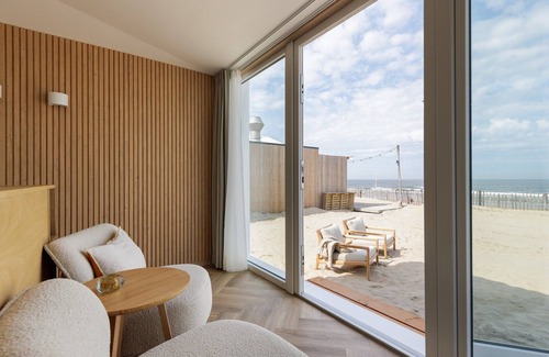 Zandvoort Ski Chalet | Charming Beach House Retreat on Zandvoort's Shoreline