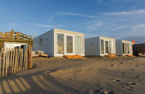 Zandvoort Ski Chalet | Charming Beach House Retreat on Zandvoort's Shoreline