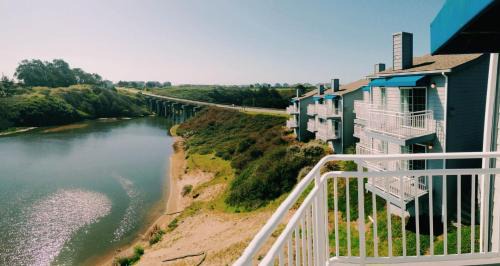 Fort Bragg Hotel | Beach House Inn: Family-Friendly Getaway by the Ocean