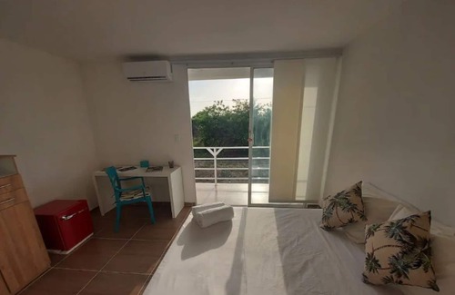Papare House | Beach House: Large Room with Balcony
