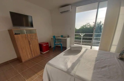 Papare House | Beach House: Large Room with Balcony